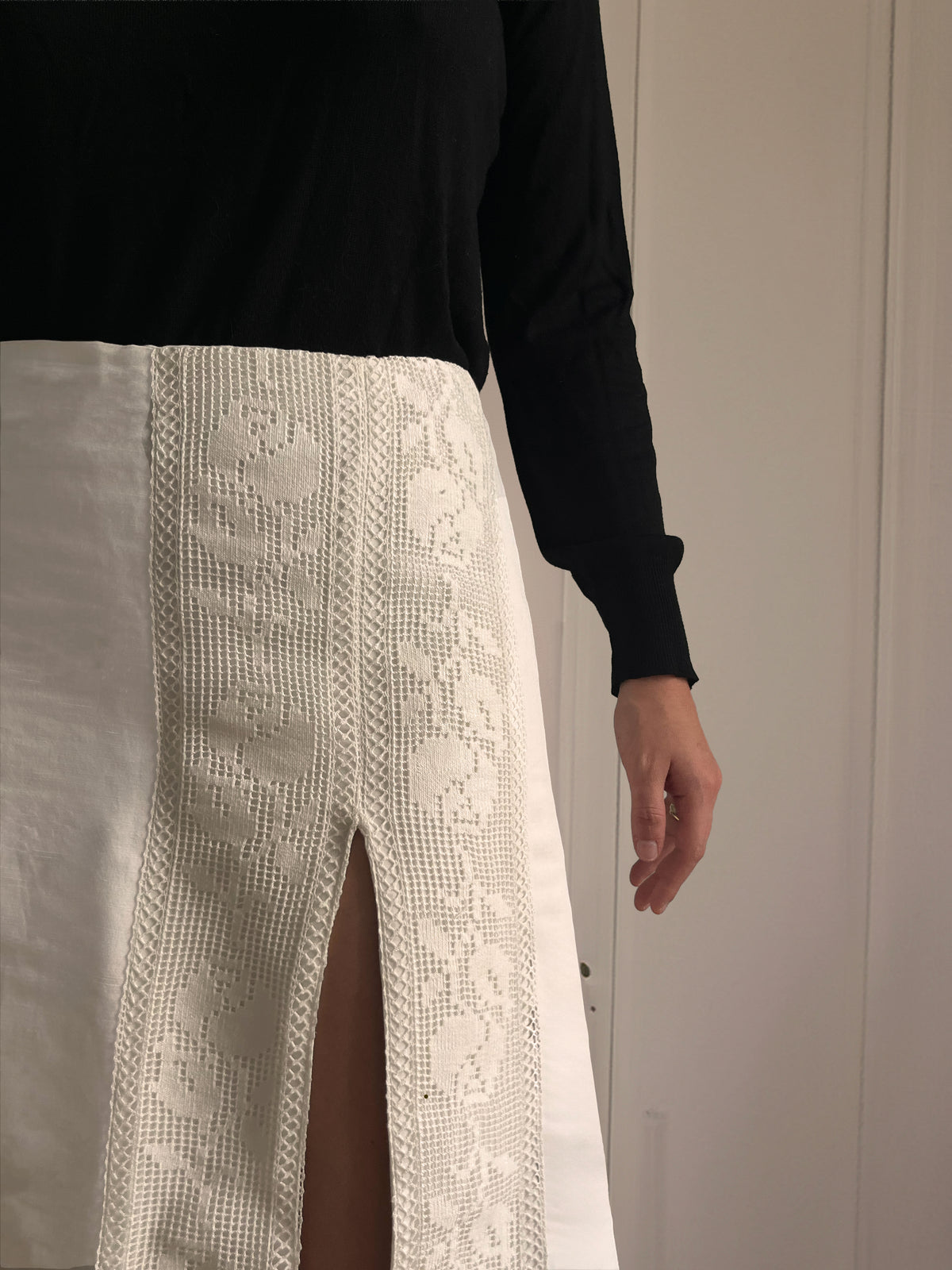 Long skirt with filet vintage lace